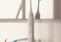 Philips Sonicare FlexCare Platinum Connected with sanitizer