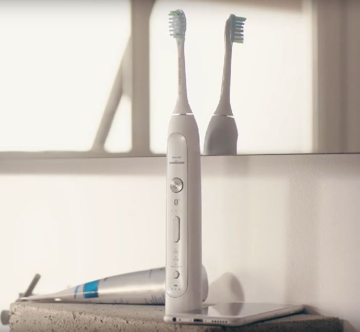 Philips Sonicare FlexCare Platinum Connected with sanitizer