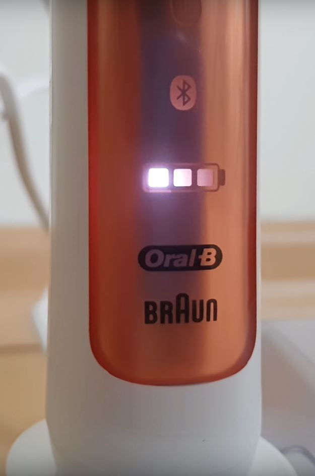 oral b genius 9000 charging lights